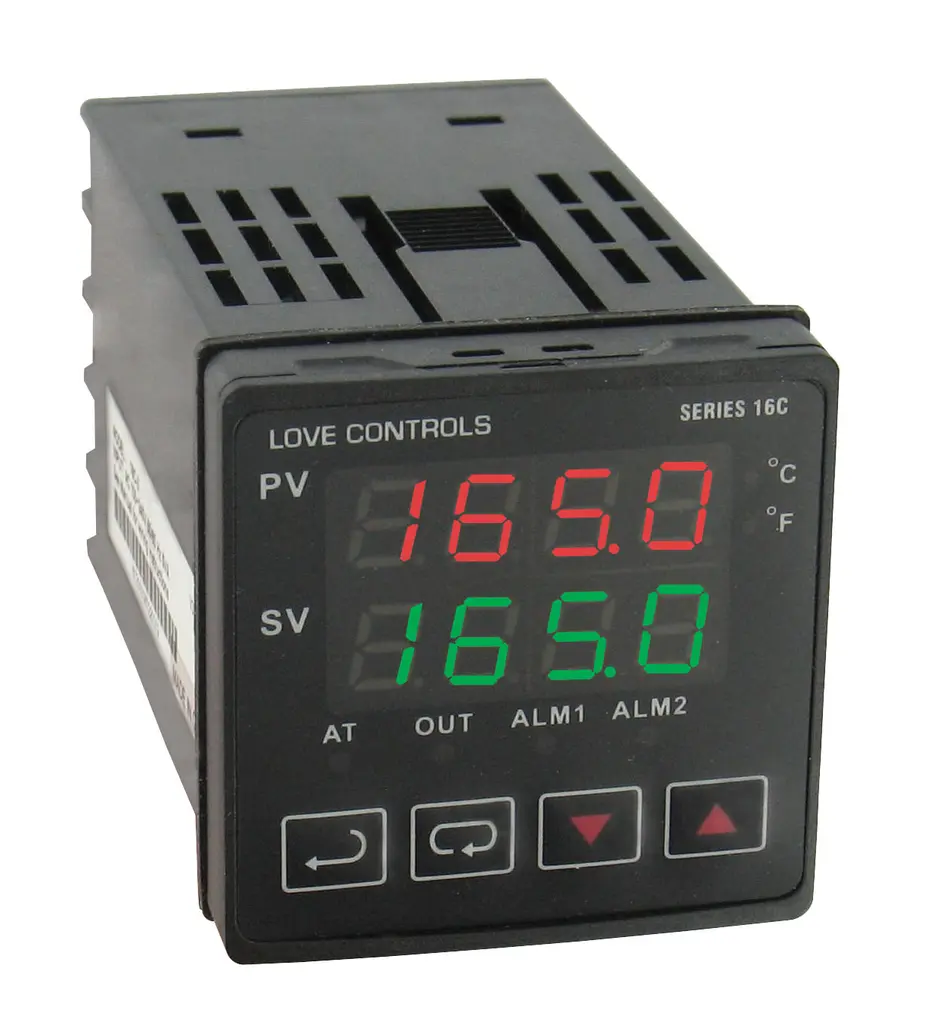 1/16 DIN temperature controller, voltage pulse output.